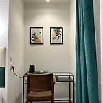 Expo Aparthotel 3*