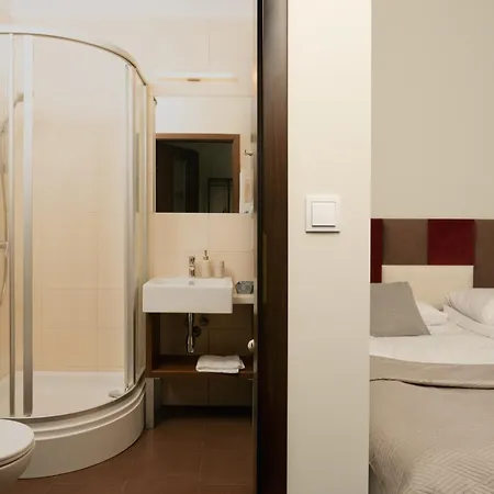 アパートホテル Expo 4*